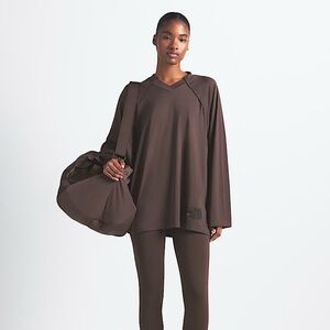 NikeSKIMS Airy Women's Oversized V-Neck Long-Sleeve Top